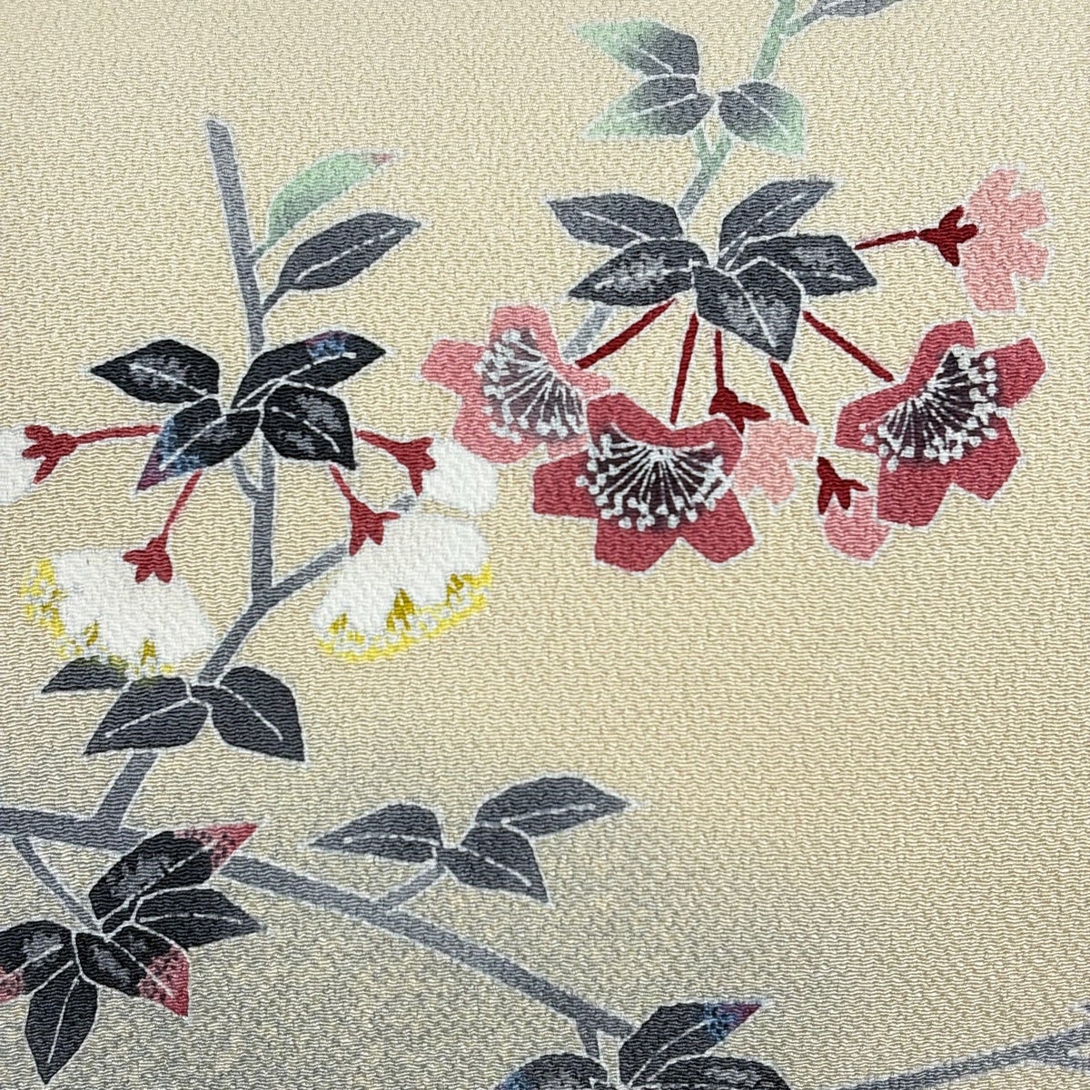 名古屋帯 逸品 羽田登喜 落款あり 枝桜 縮緬 ベージュ 正絹｜中古