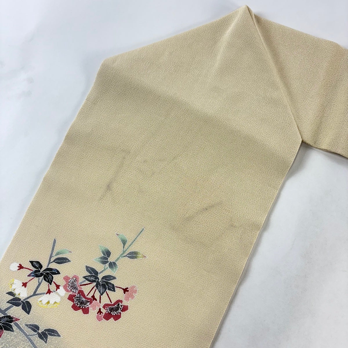 名古屋帯 逸品 羽田登喜 落款あり 枝桜 縮緬 ベージュ 正絹｜中古