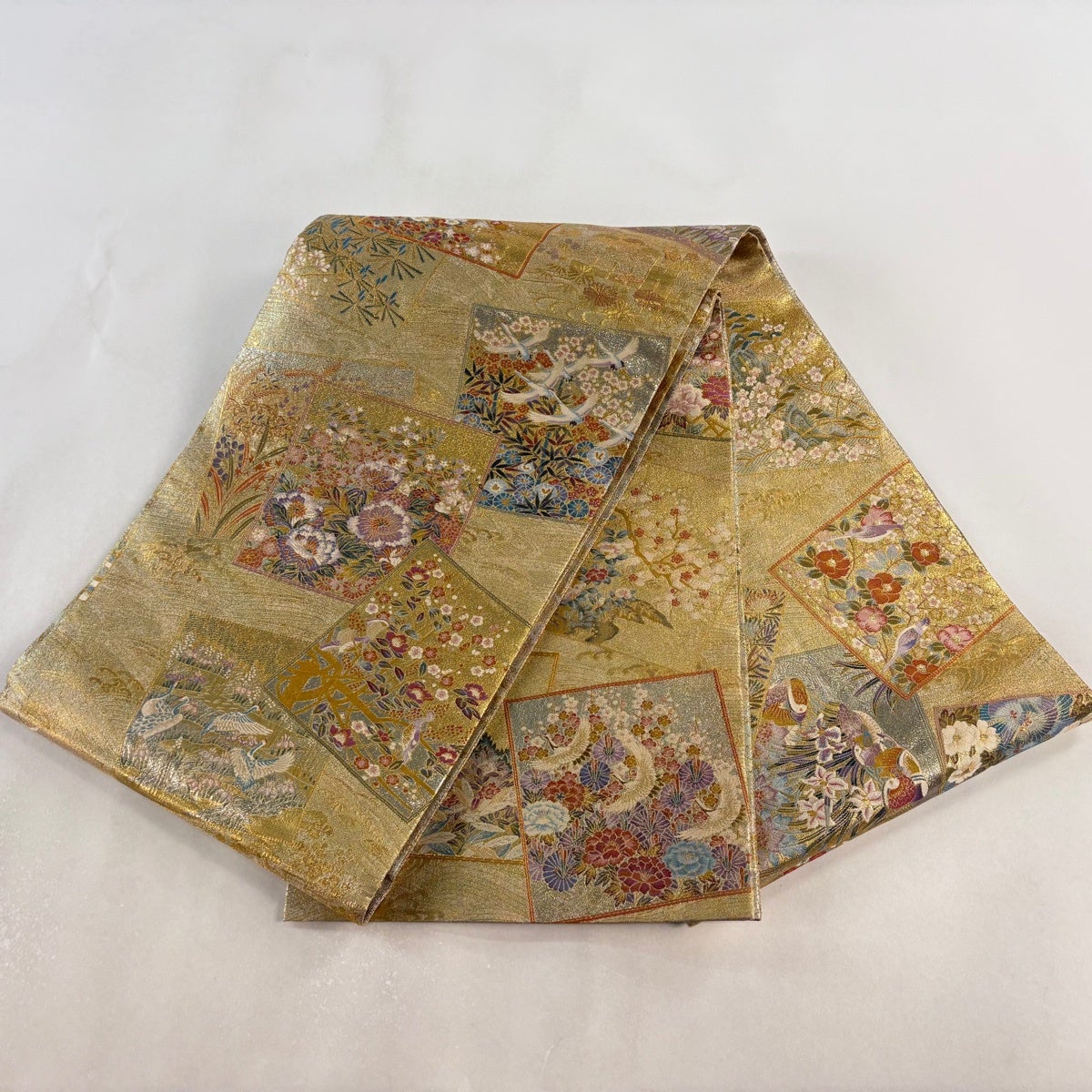 美品】 丸帯 逸品 色紙 花鳥 箔 金糸 金色 お太鼓柄 正絹｜中古・古着