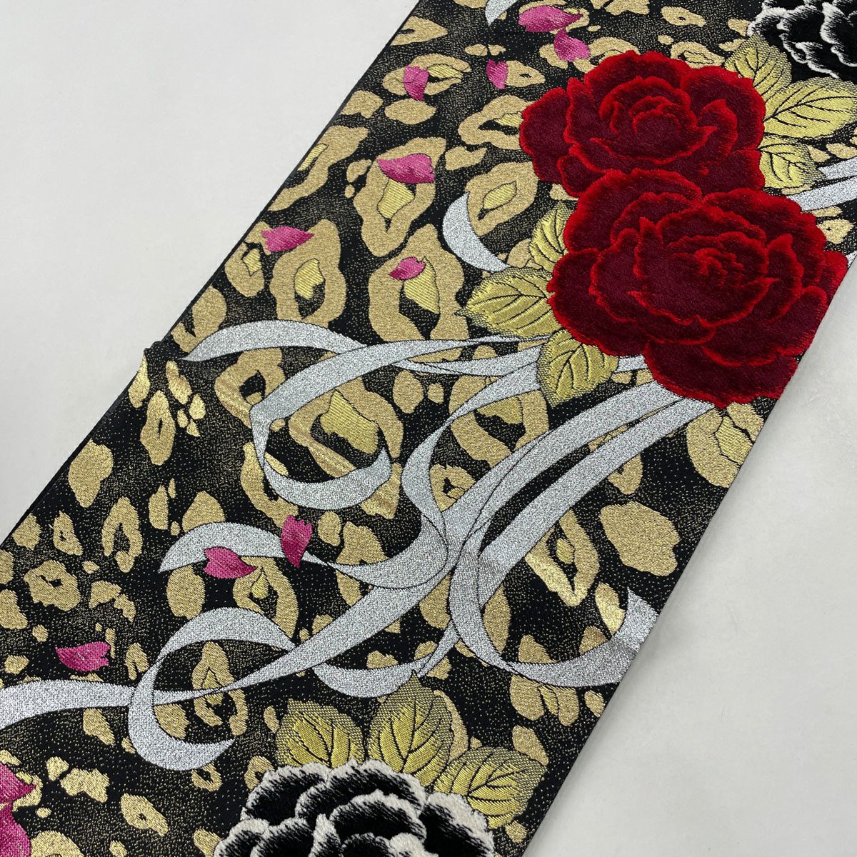 袋帯 美品 名品 薔薇 花びら ビロード 箔 黒 六通 正絹|中古・古着