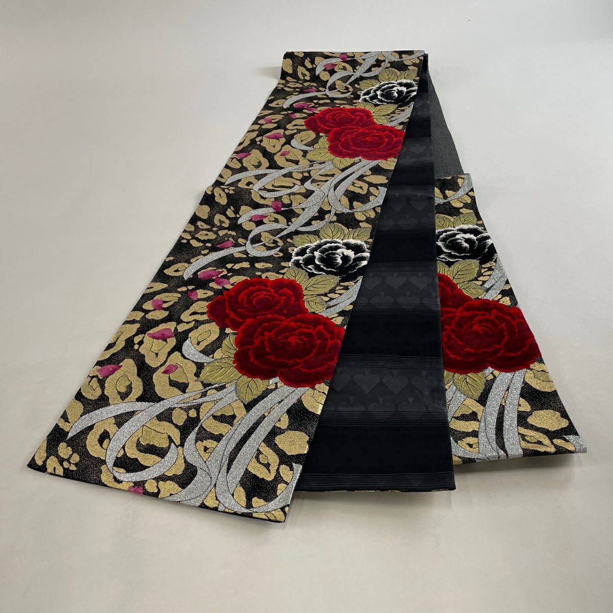 袋帯 美品 名品 薔薇 花びら ビロード 箔 黒 六通 正絹|中古・古着
