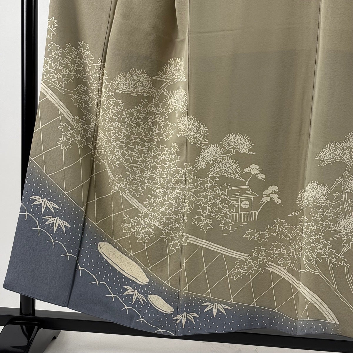 美品】 訪問着 身丈155cm 裄丈65cm M 袷 楓 松竹 染分け 灰茶 正絹 秀 美品】 訪問着 身丈155cm 裄丈65cm M 袷 楓 松竹 染分け 灰茶 正絹 秀
