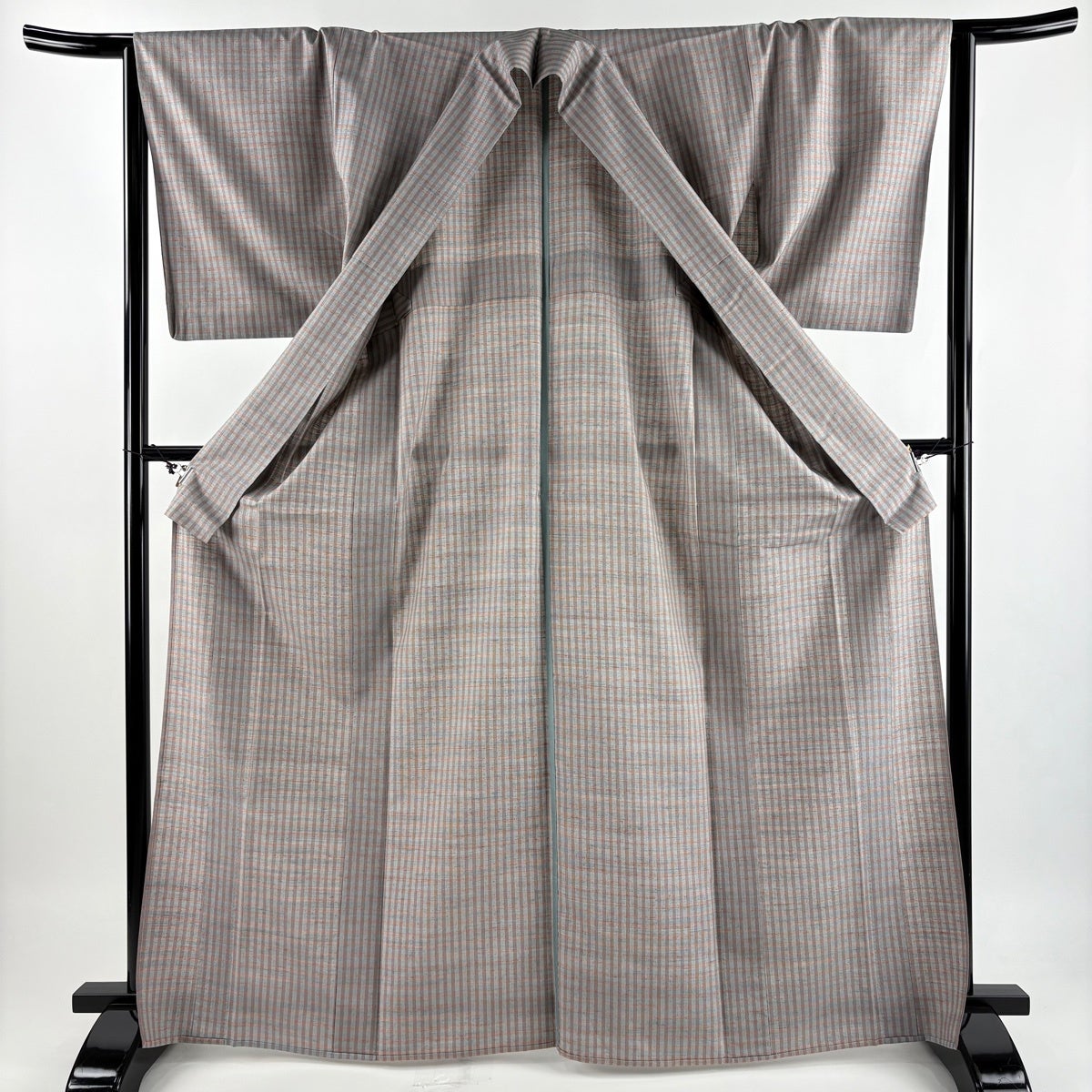 美品】 紬 身丈167.5cm 裄丈64.5cm M 単衣 格子 灰色 正絹 秀品｜中古