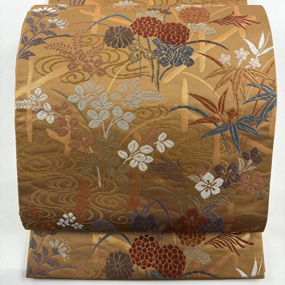 袋帯 名品 華文 草花 箔 唐織 ベージュ 六通 正絹|中古・古着 袋帯 名品 華文 草花 箔 唐織 ベージュ 六通 正絹|中古・古着