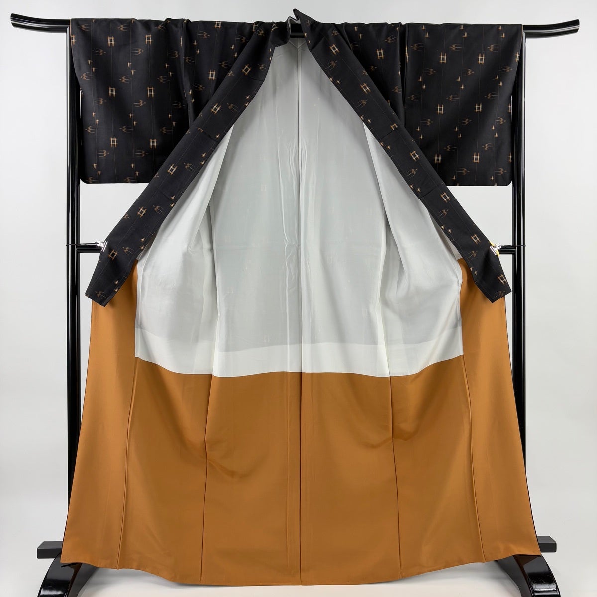 紬 身丈168cm 裄丈66cm M 袷 燕 井桁絣 墨色 正絹 名品｜中古・古着