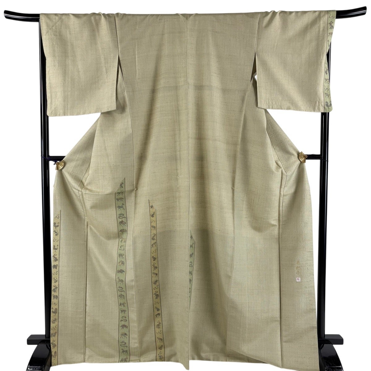 美品 正絹袷 無地紬 ベージュ系 裄68 Lサイズ相当 きれい色 付下げ 身丈170cm 裄丈68.5cm L 袷 紬地 落款あり 干支 縞 金彩