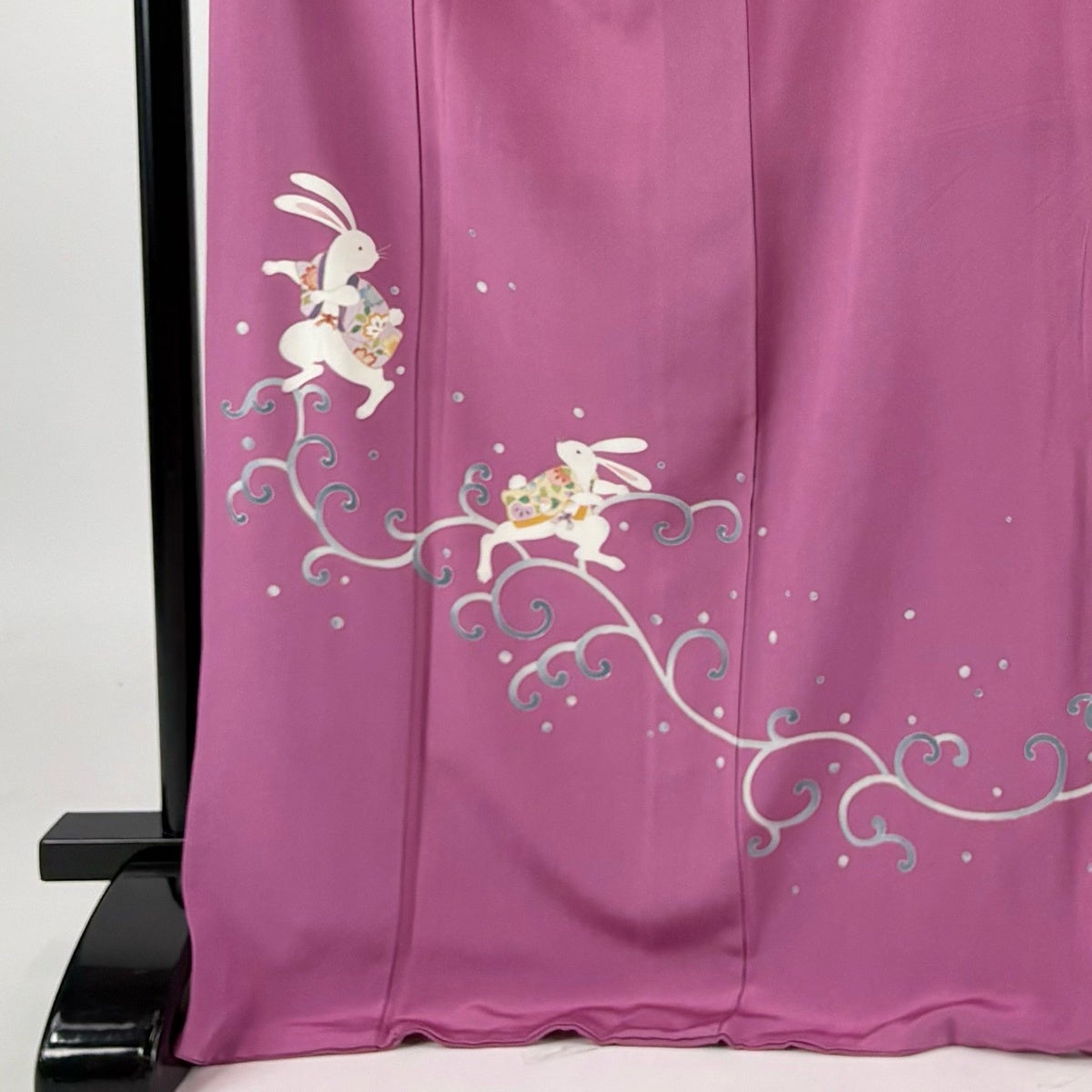付下げ 身丈173cm 裄丈71.5cm L 袷 うさぎ 波 金彩 濃ピンク 正絹 名品