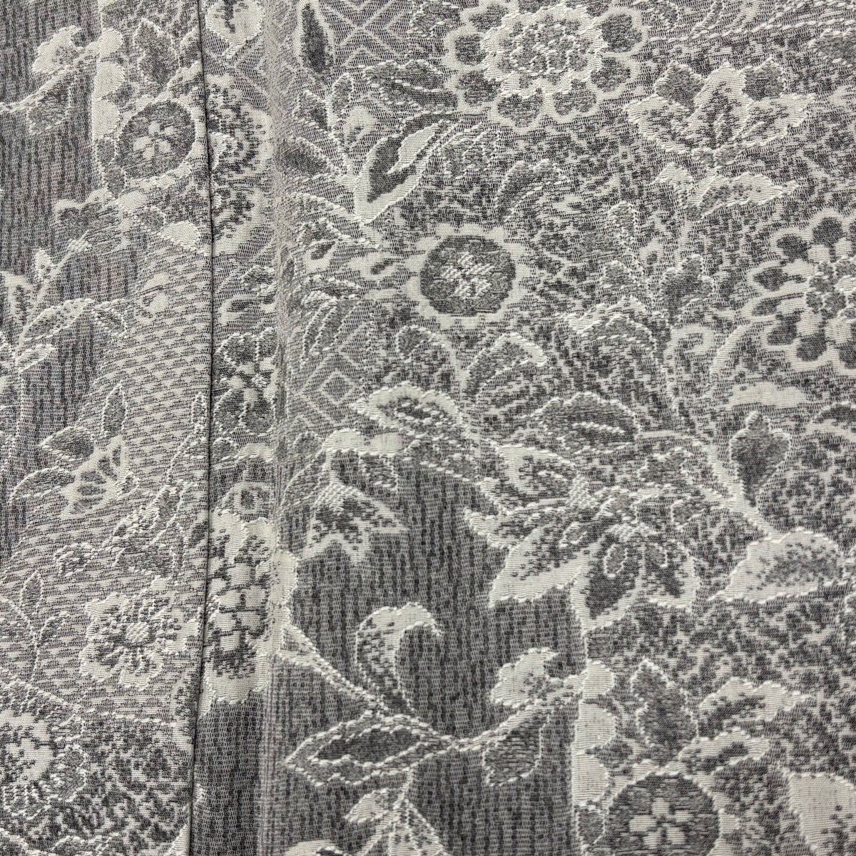 美品】 小紋 身丈163cm 裄丈66cm M 袷 草花 寄せ柄 紋意匠 灰色 正絹