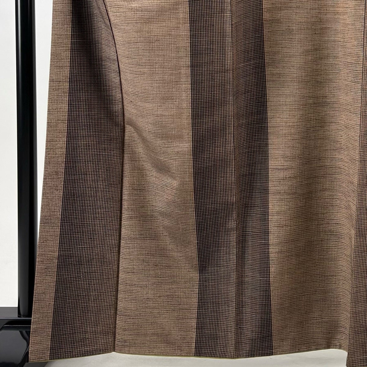 美品】 紬 身丈164cm 裄丈66cm M 袷 縞 焦茶色 正絹 名品｜中古・古着