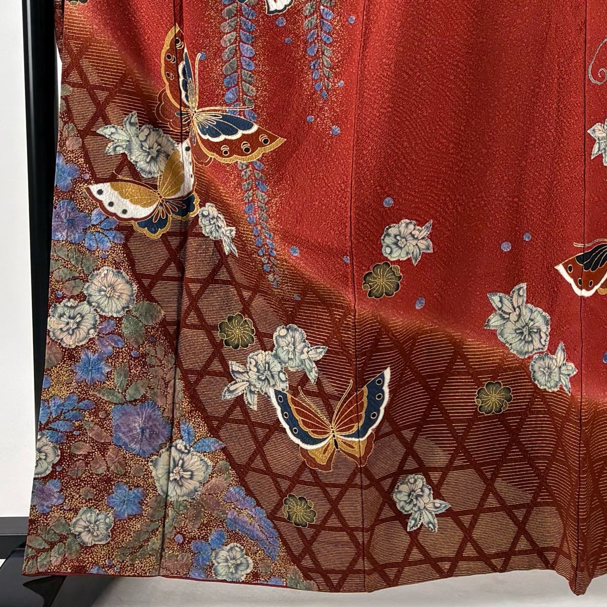 美品】 振袖 身丈164cm 裄丈65cm M 袷 蝶 草花 金彩 ぼかし 赤茶 正絹
