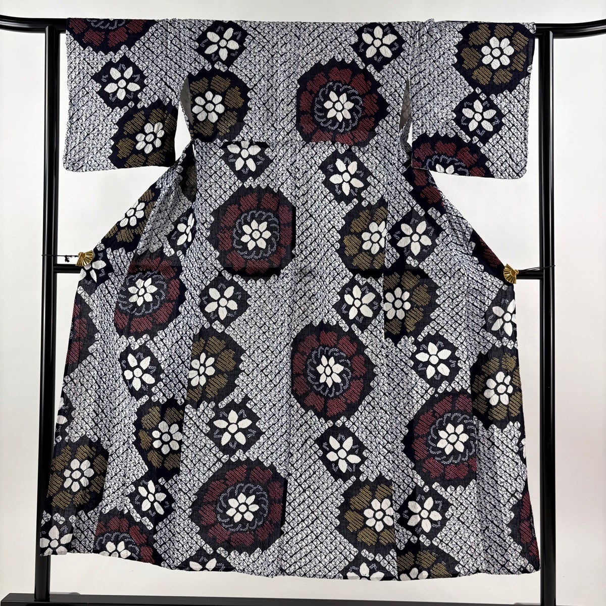 最終価格】 78%OFF 浴衣 身丈150cm 裄丈61cm S 絞り浴衣 草花 紺色 綿