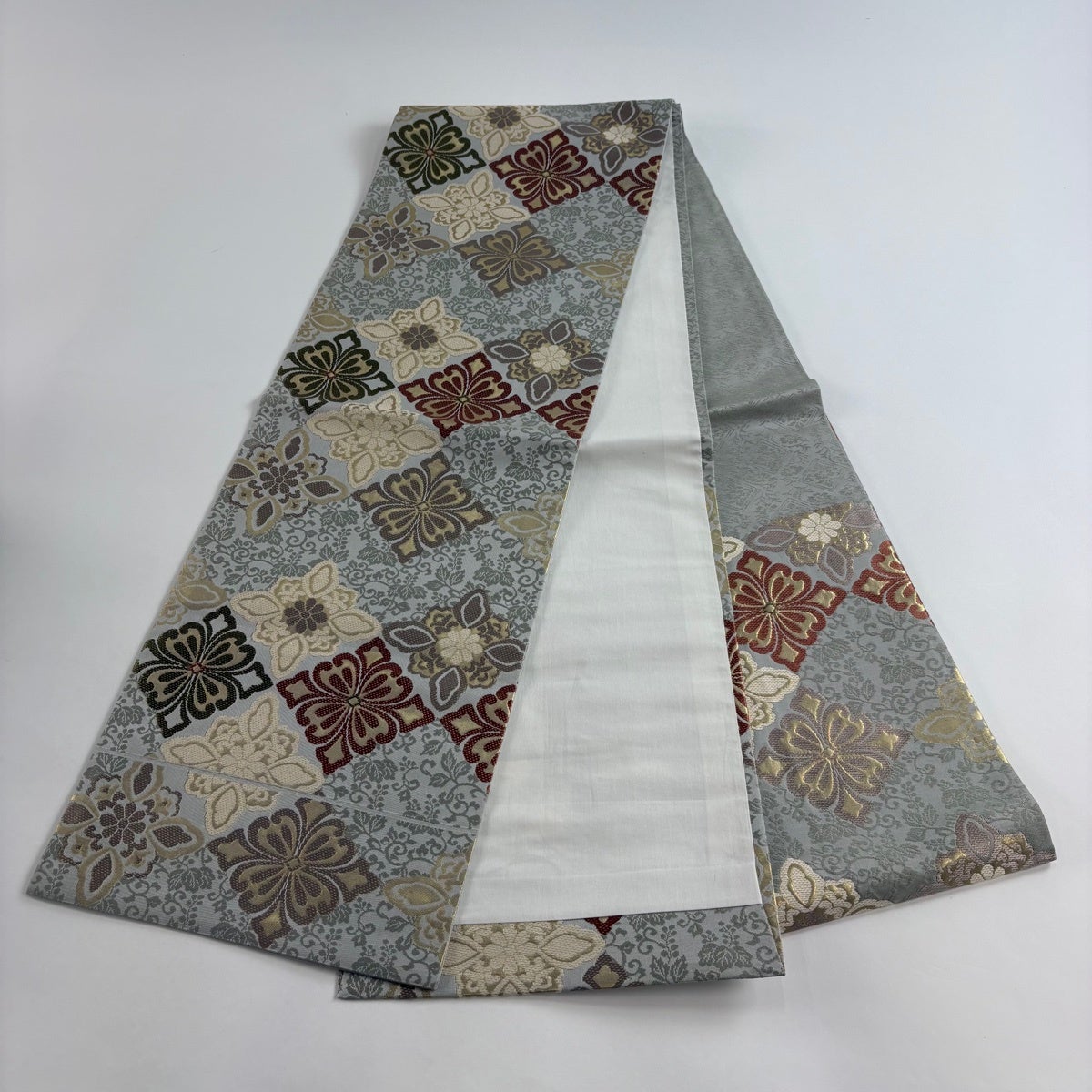 OliviaMoon様　［ 名古屋帯 ］正絹　青みのグレー　花菱　花唐草　着物 美品】 開き名古屋帯 秀品 花菱 花唐草 箔 唐織 灰色 正絹｜中古・古着