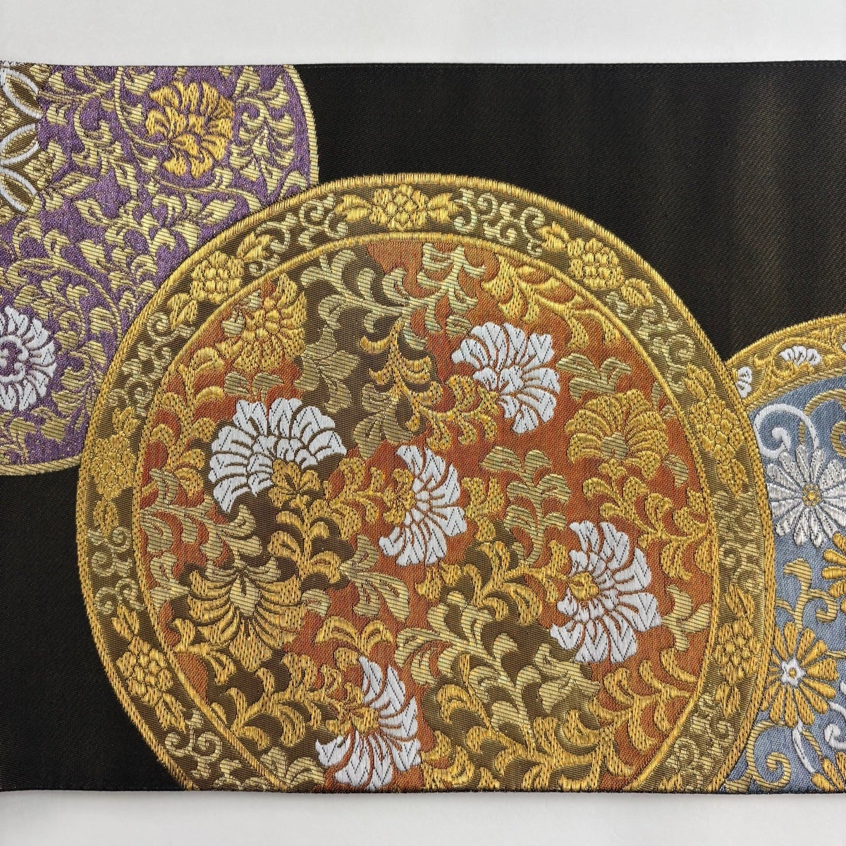 C 美品 花々 唐草唐花 七宝 金銀糸 落款入 正絹 六通 袋帯 フォーマル 美品】 袋帯 秀品 草花 七宝 金銀糸 箔 墨色 六通 正絹｜中古・古着