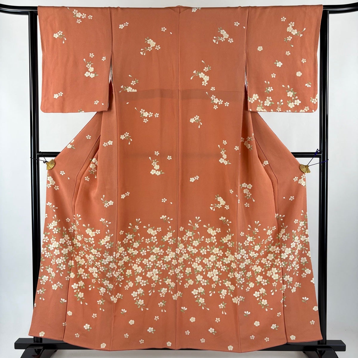 美品】 付下げ 身丈157cm 裄丈61.5cm S 袷 華文 雲文 刺繍 薄オレンジ