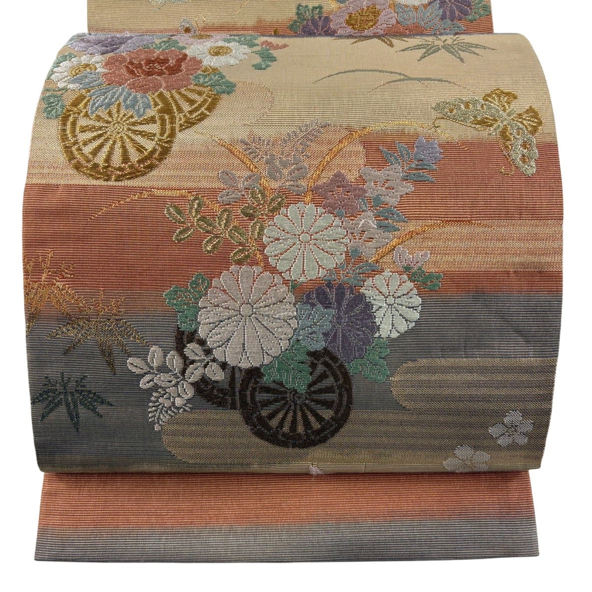 袋帯 秀品 能衣霞に花車文 蝶 唐織 箔 茜色 六通 正絹｜中古・古着