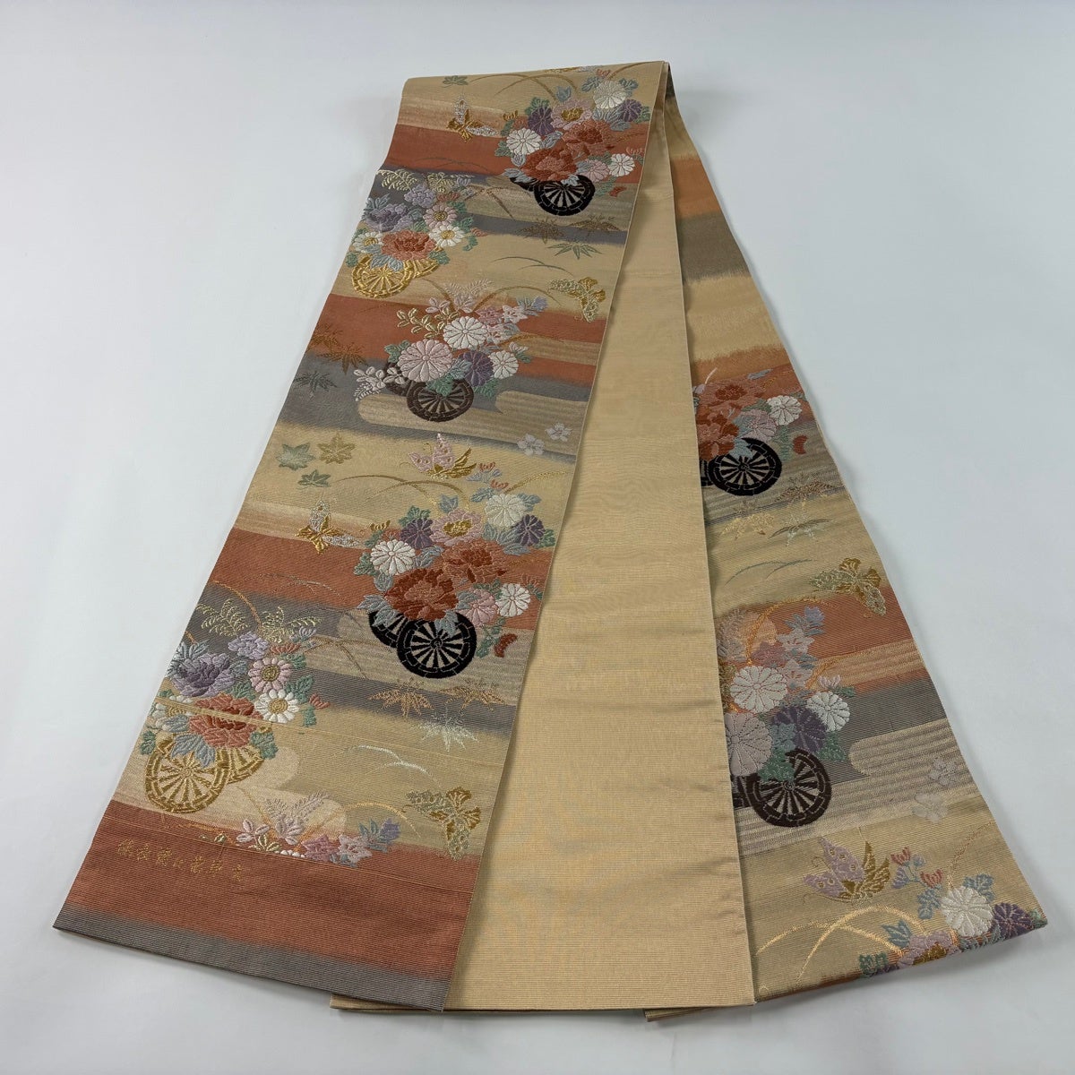 袋帯 秀品 能衣霞に花車文 蝶 唐織 箔 茜色 六通 正絹｜中古・古着