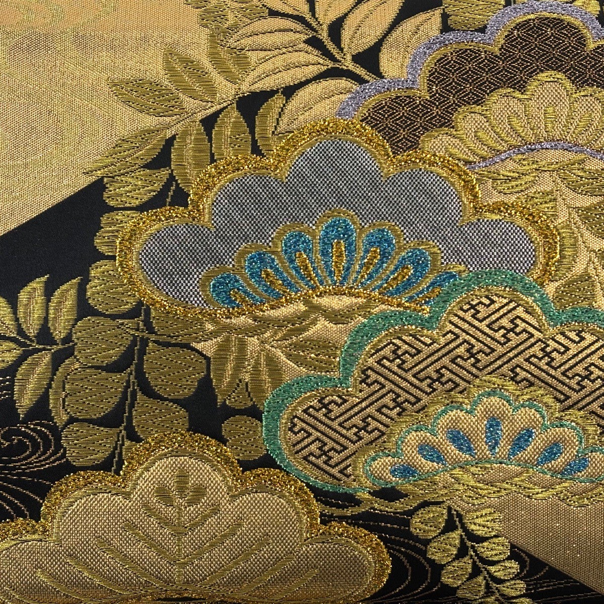 美品】 袋帯 秀品 振袖向き 笠松 流水 金糸 箔 黒 六通 正絹｜中古