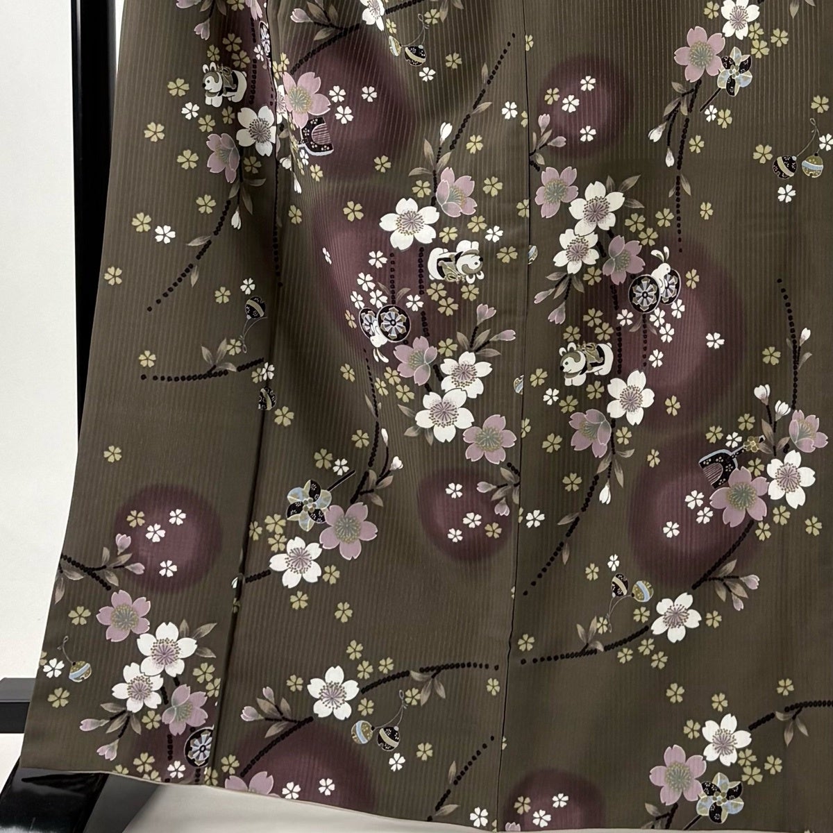 美品】 小紋 身丈165cm 裄丈66.5cm M 袷 桜 玩具 灰茶 化繊 優品｜中古