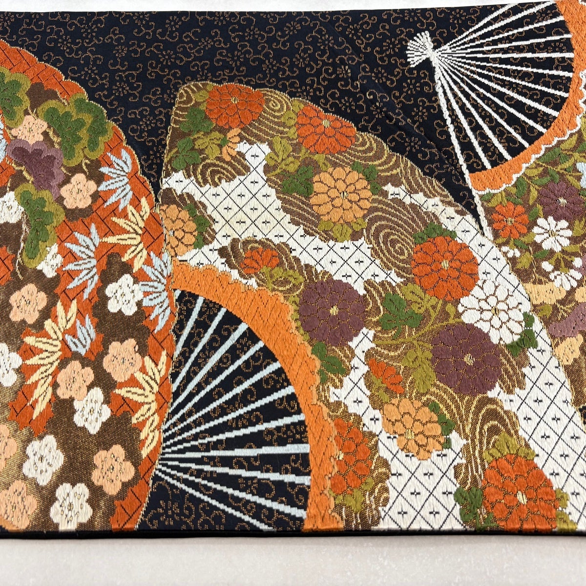 袋帯 逸品 河合美術織物 落款あり 扇 松竹梅 刺繍 箔 黒 六通 正絹