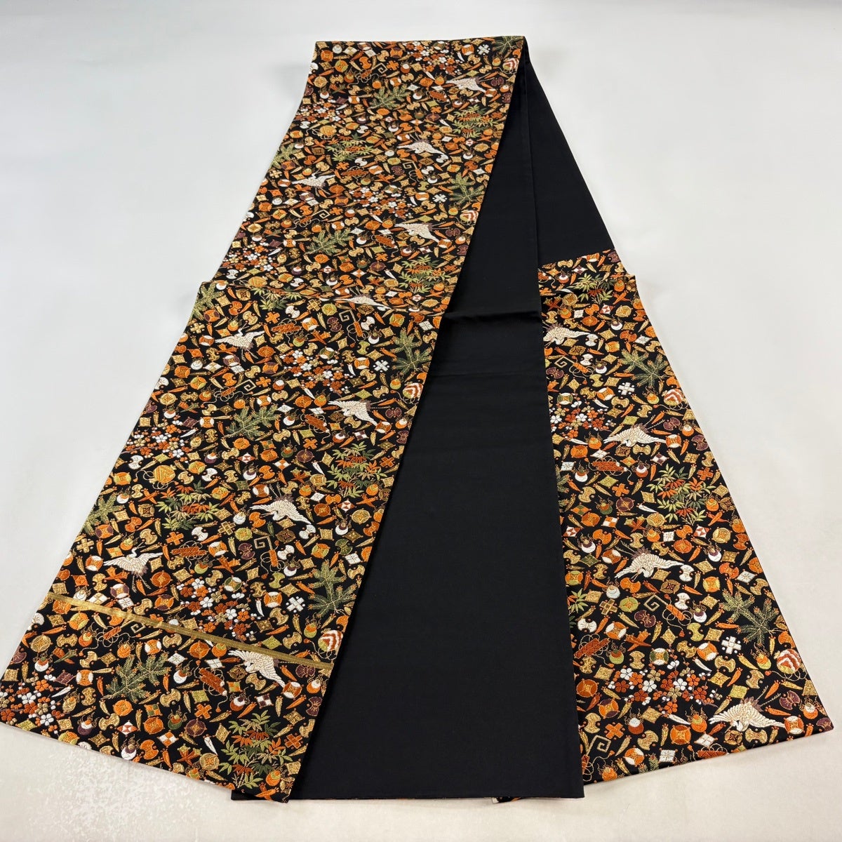 美品】 袋帯 逸品 河合美術織物 落款あり 鶴 宝尽くし 金糸 箔 黒 六通