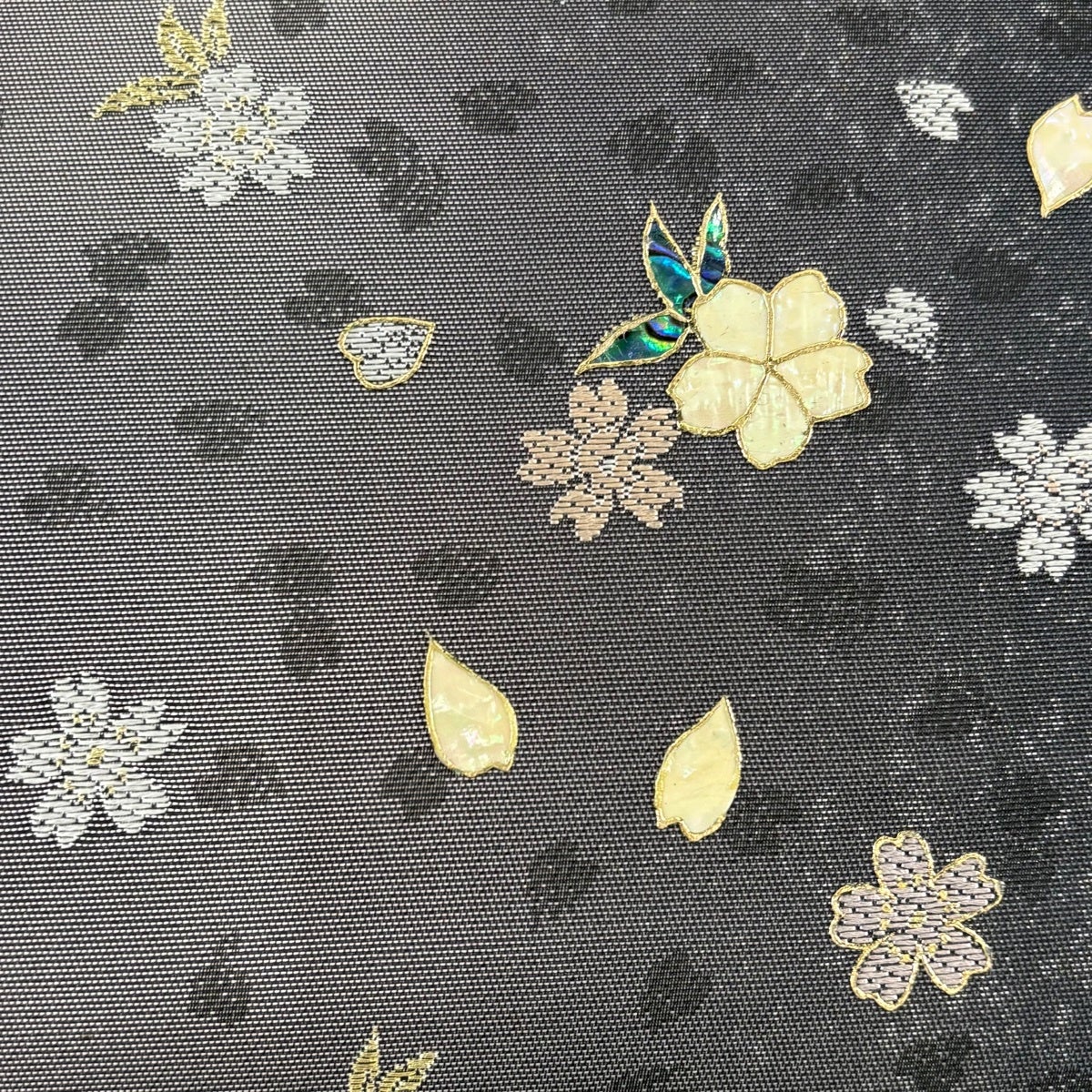袋帯 名品 桜 花びら 箔 螺鈿 墨色 お太鼓柄 正絹｜中古・古着