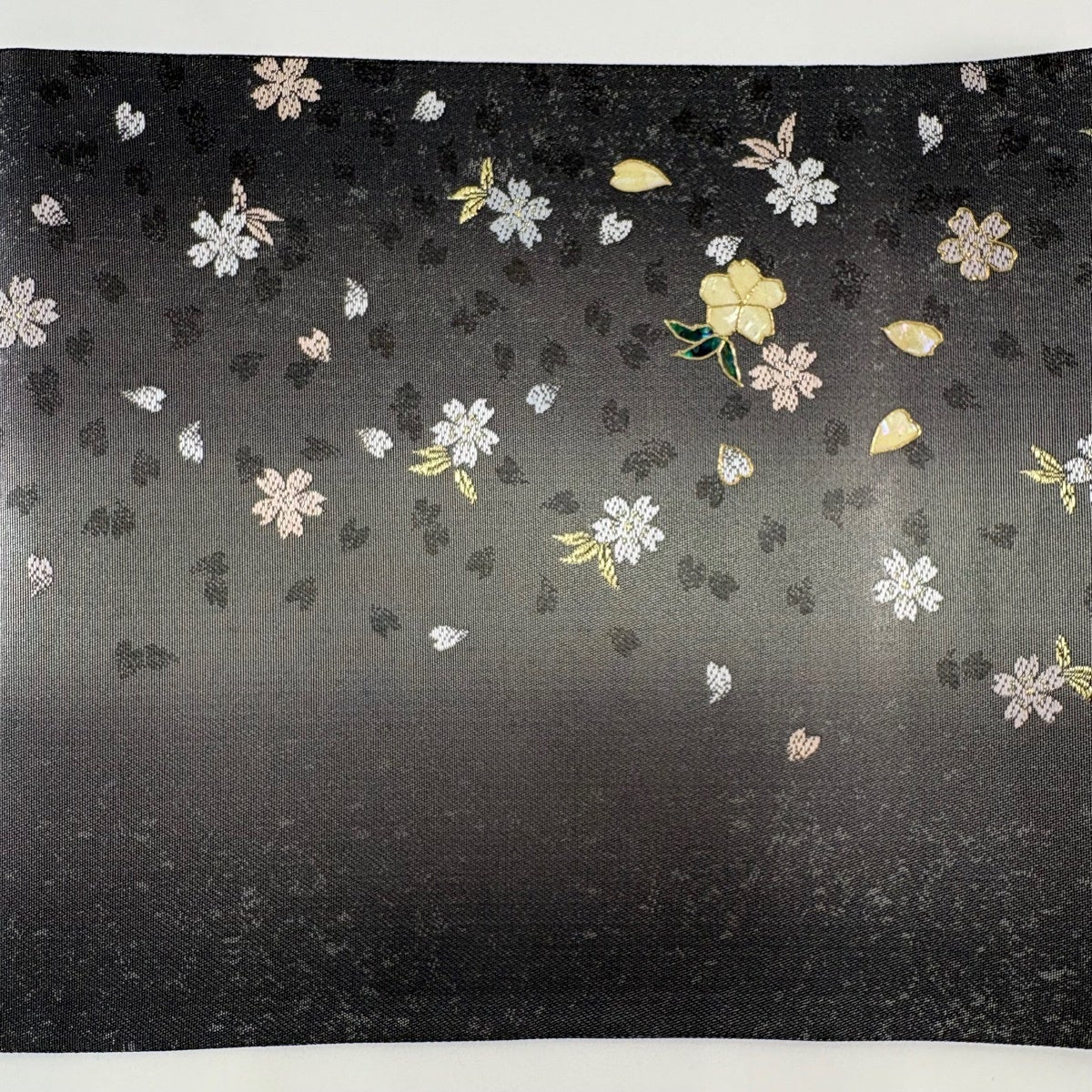 袋帯 名品 桜 花びら 箔 螺鈿 墨色 お太鼓柄 正絹｜中古・古着