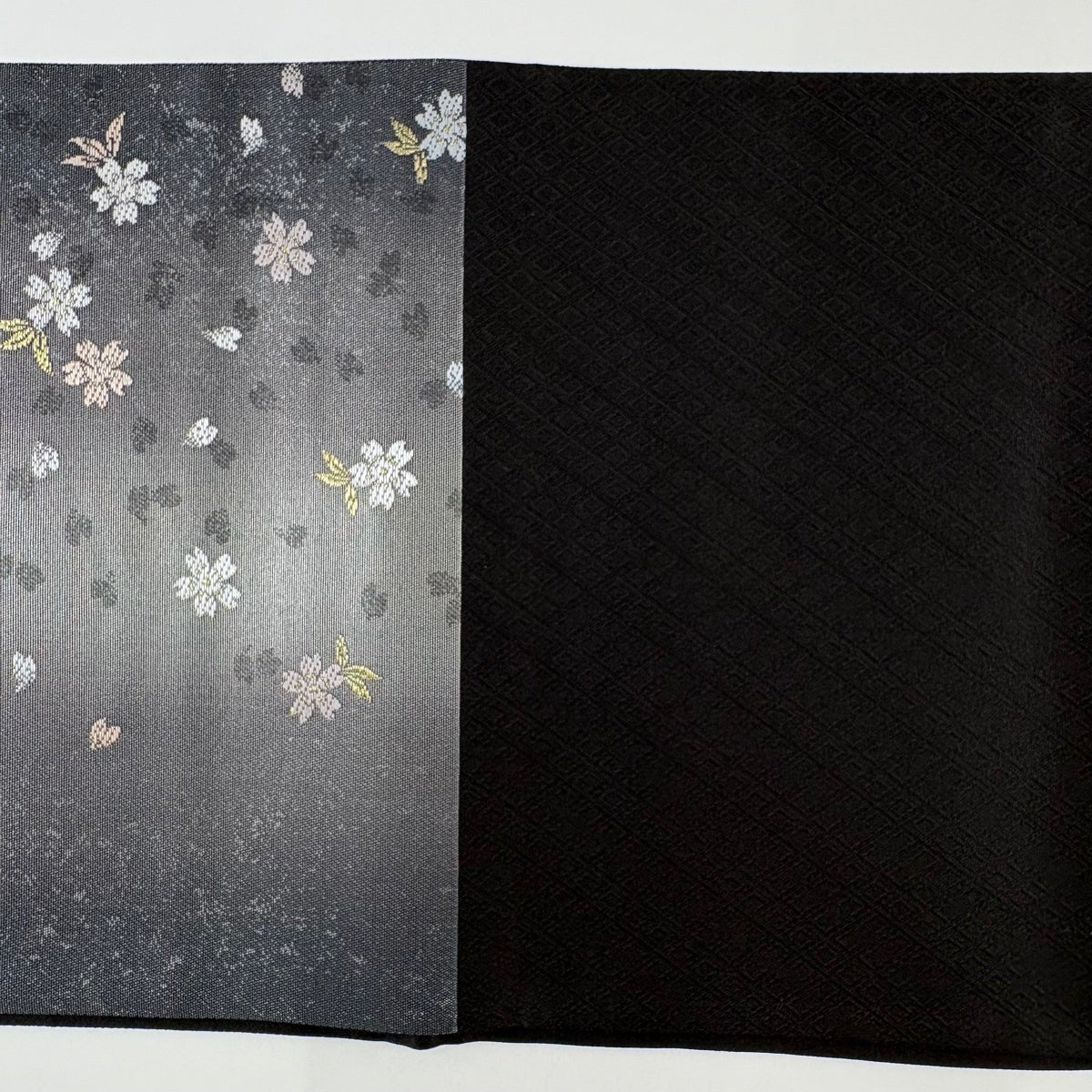 袋帯 名品 桜 花びら 箔 螺鈿 墨色 お太鼓柄 正絹｜中古・古着