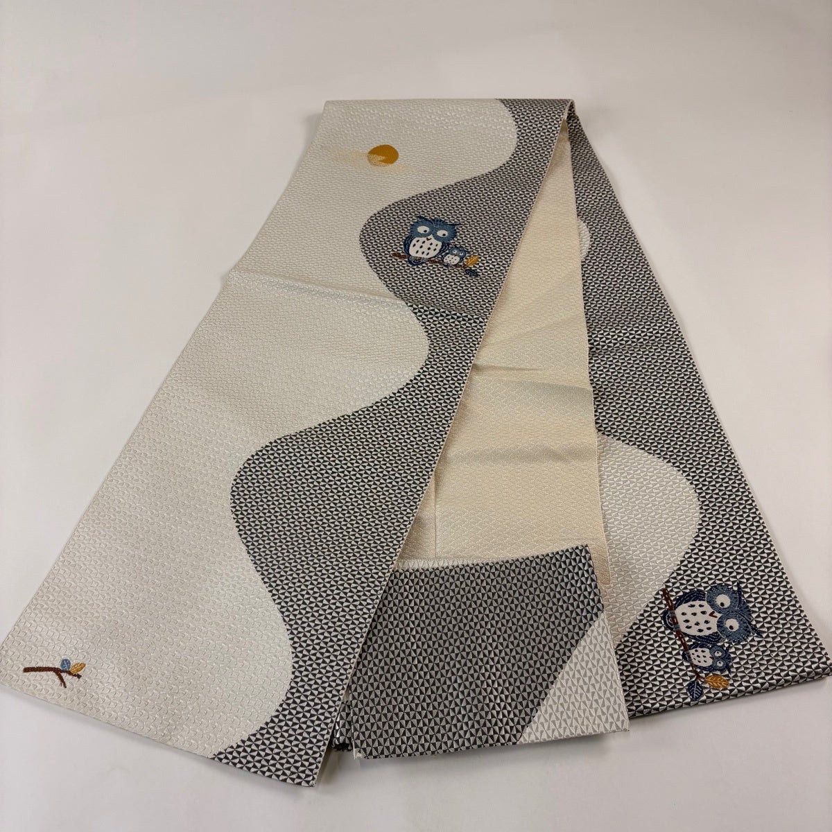 美品】 名古屋帯 名品 八寸名古屋帯 松葉仕立て ふくろう 月 金糸