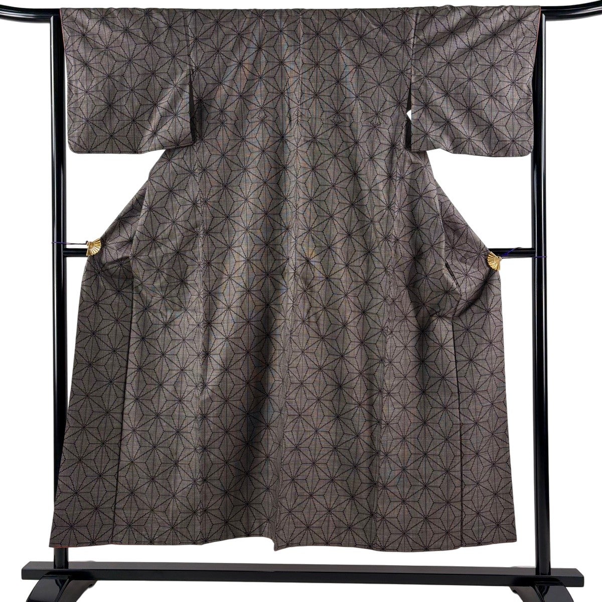 紬着物（麻の葉文）裄64,5 シンプル系　正絹美品 美品】 紬 身丈162.5cm 裄丈64cm M 袷 ますいわ屋 麻の葉 焦茶色 正絹