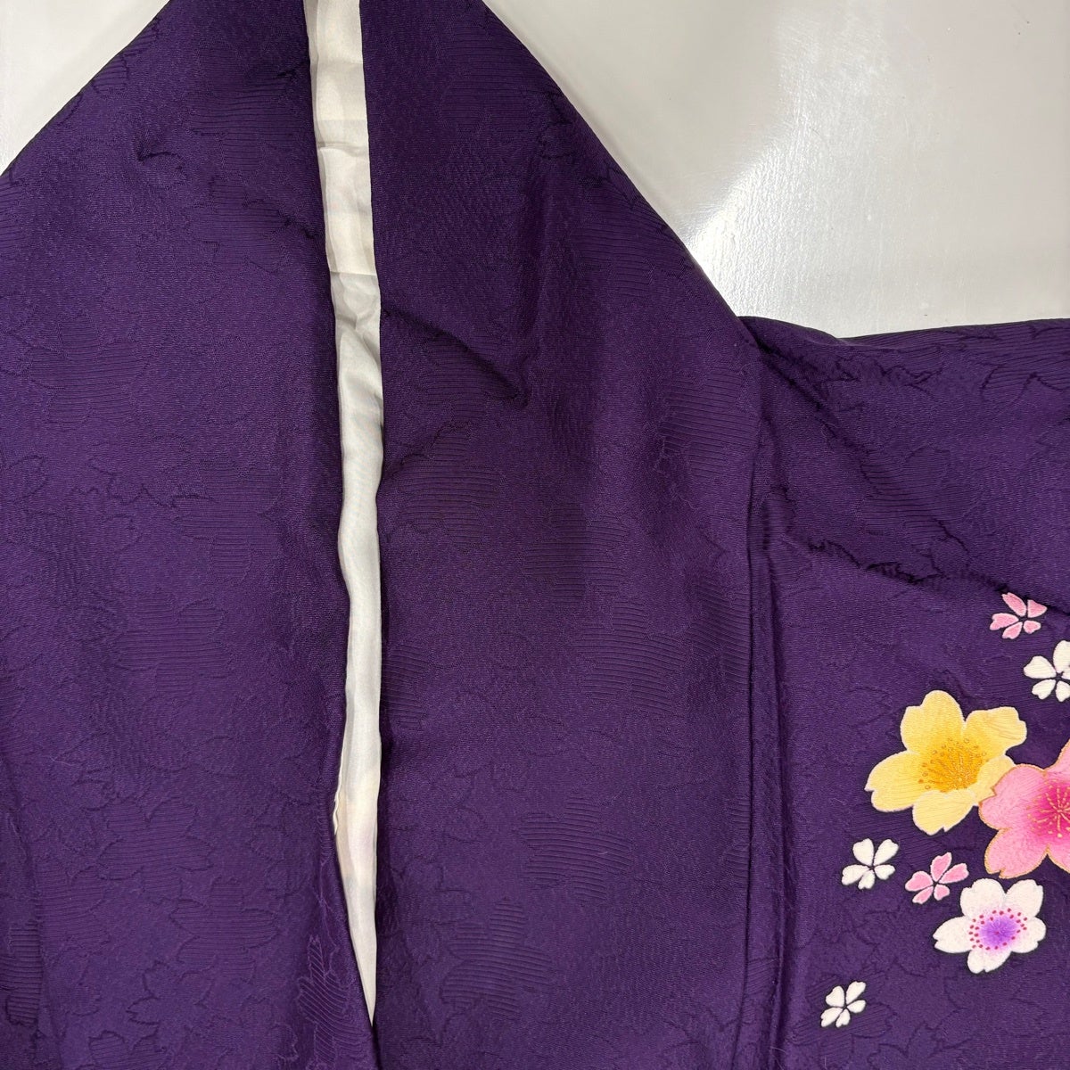 美品！金通し＊紫＊雪輪花文様＊桜＊ゴージャス＊中振袖＊１６４ｃｍ＊裄６６ 振袖 身丈164.5cm 裄丈67cm M 袷 雪輪 草花 金彩 ぼかし 紫 正絹 秀品