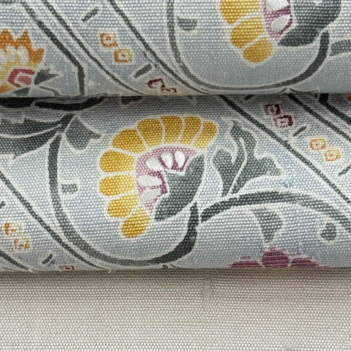 美品】 名古屋帯 逸品 斜縞 花唐草 刺繍 薄緑 正絹｜中古・古着