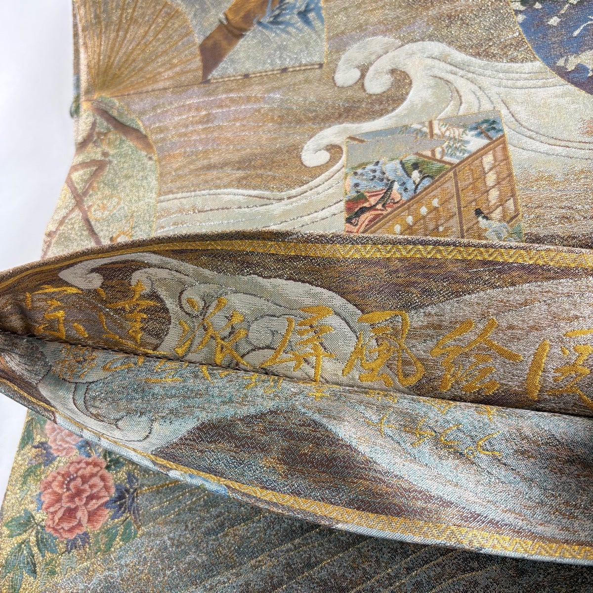美品】 丸帯 逸品 宗達派屏風絵図 扇 波 箔 薄茶色 お太鼓柄 正絹