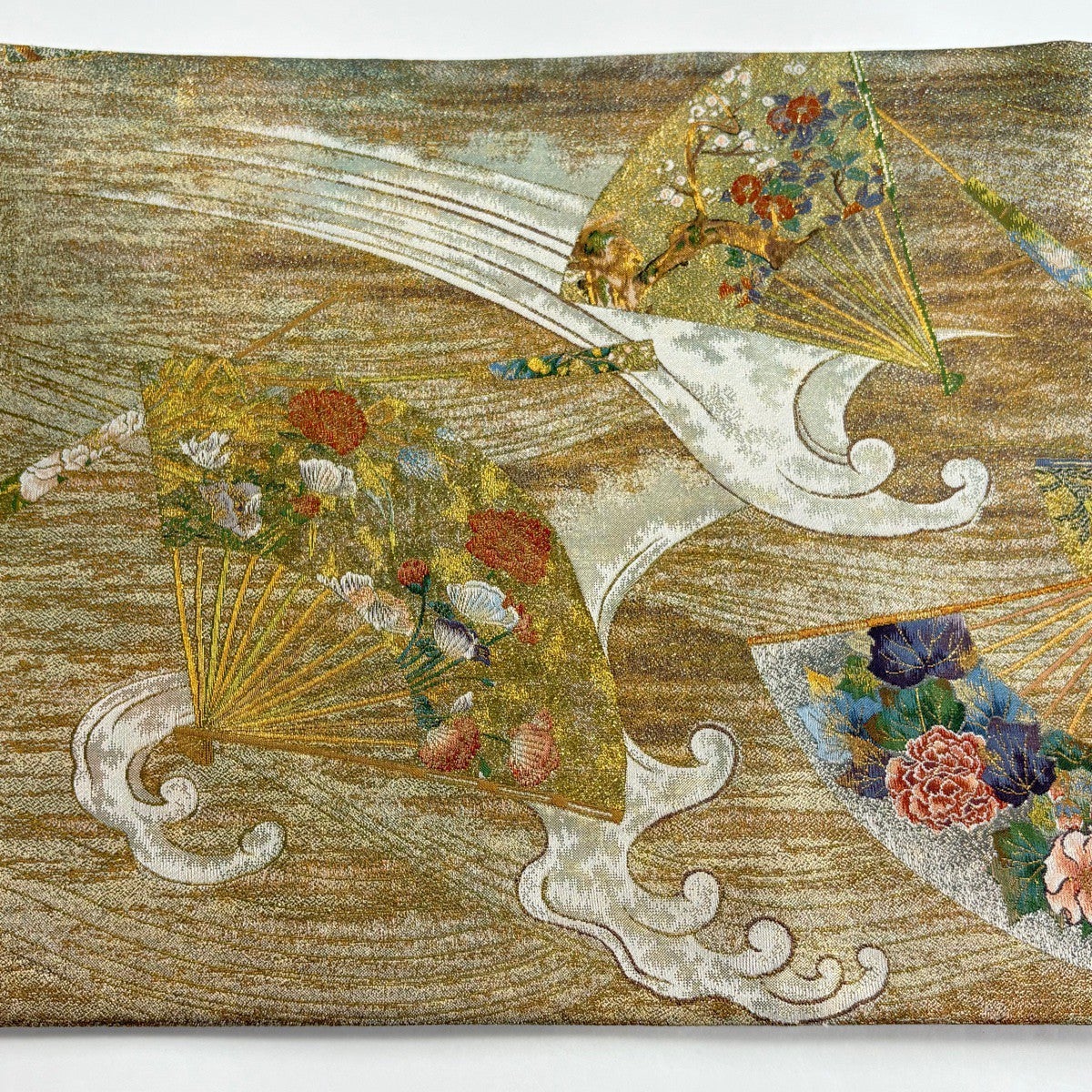 美品】 丸帯 逸品 宗達派屏風絵図 扇 波 箔 薄茶色 お太鼓柄 正絹