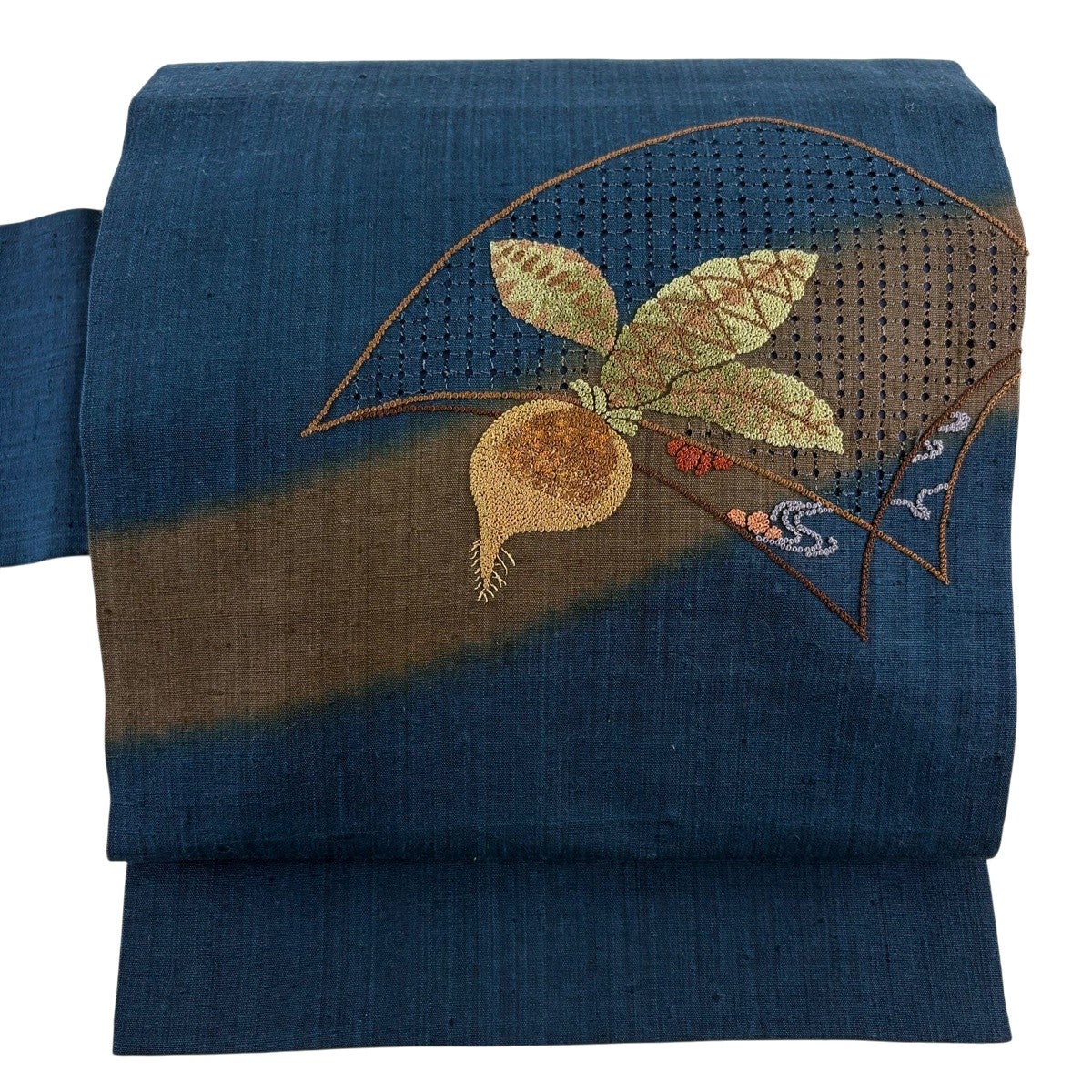美品】 名古屋帯 秀品 紬地 生り物 刺繍 相良刺繍 藍色 正絹｜中古