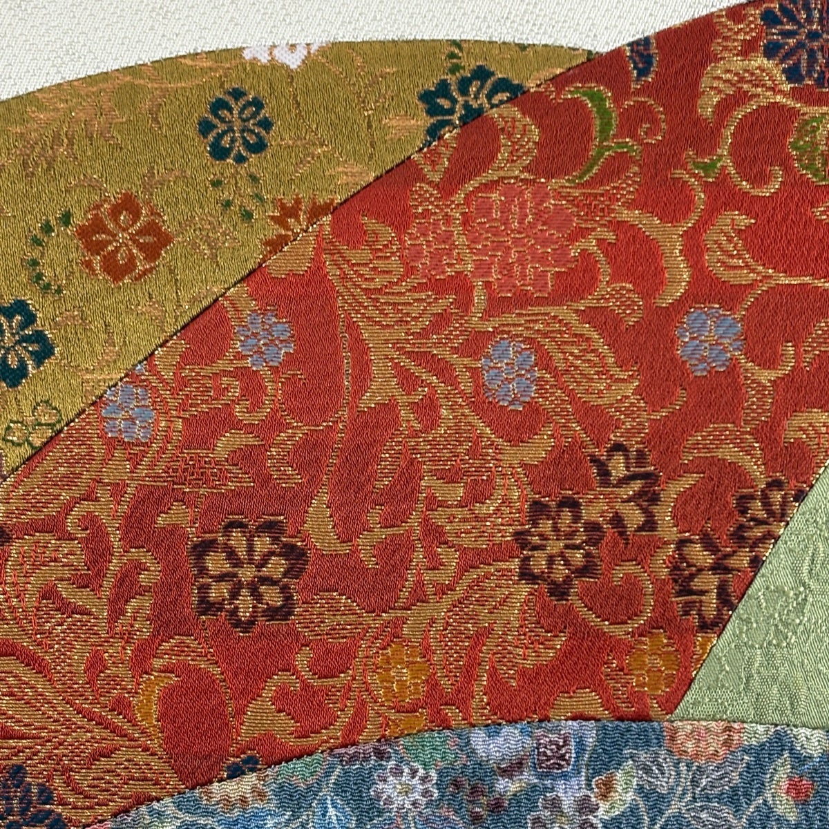美品】 名古屋帯 優品 花唐草 幾何学 箔 金糸 灰白 正絹｜中古・古着