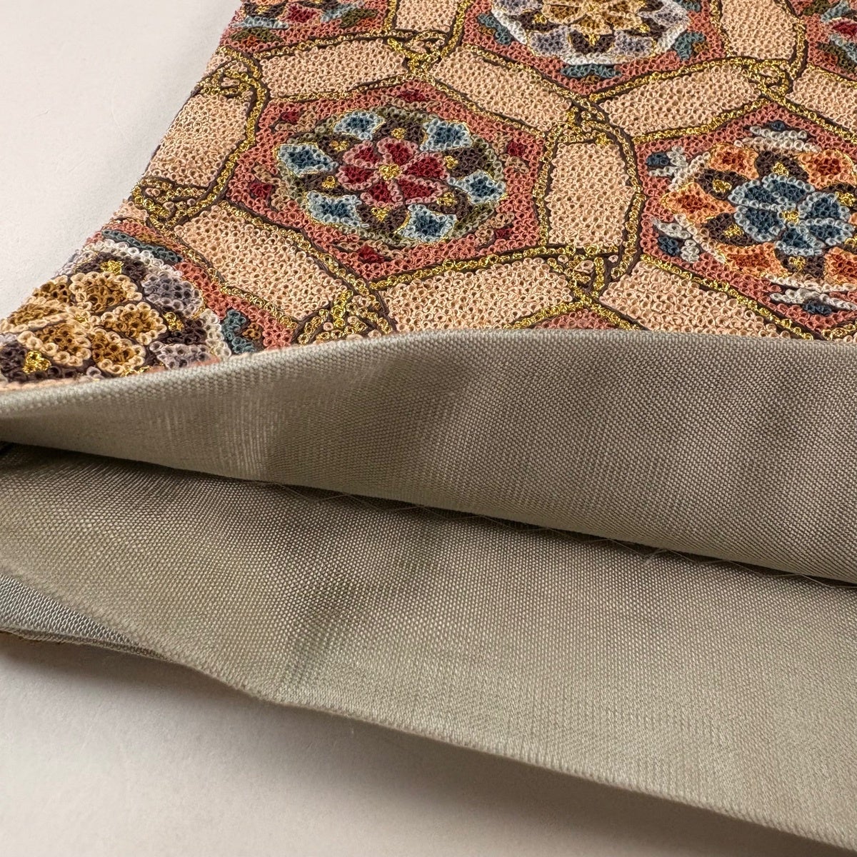 美品】 袋帯 逸品 華文 相良刺繍 金糸 薄茶色 六通 正絹｜中古・古着