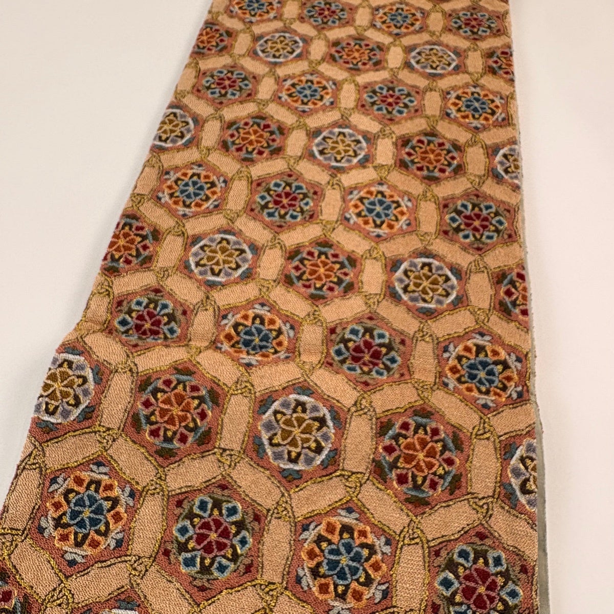 美品】 袋帯 逸品 華文 相良刺繍 金糸 薄茶色 六通 正絹｜中古・古着