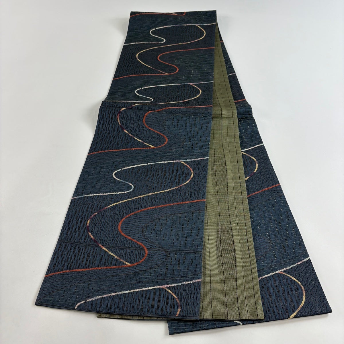 美品】 袋帯 名品 関西仕立て 幾何学模様 金糸 紺色 全通 正絹｜中古