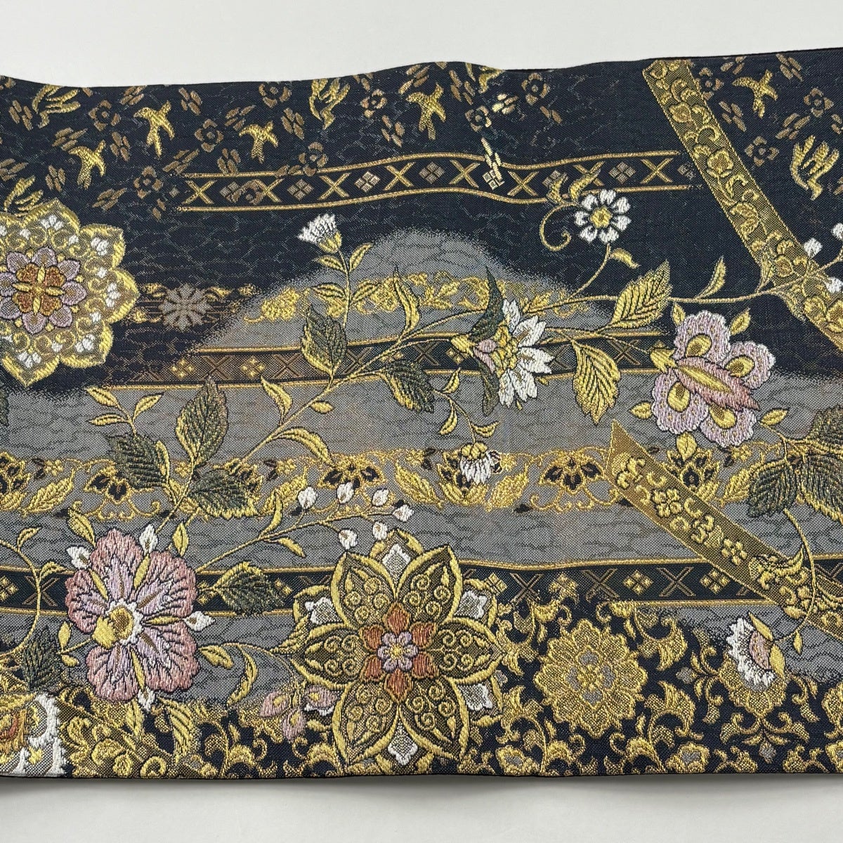 美品】 袋帯 名品 やまと 華文 花唐草 金銀糸 箔 紺色 六通 正絹｜中古
