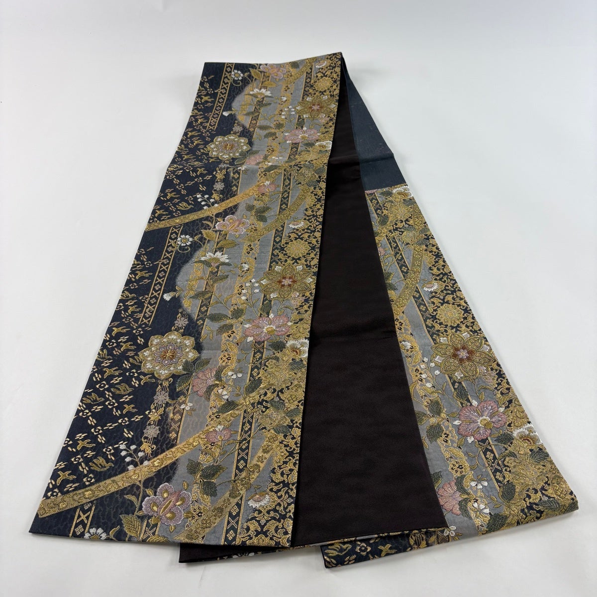 美品】 袋帯 名品 やまと 華文 花唐草 金銀糸 箔 紺色 六通 正絹｜中古