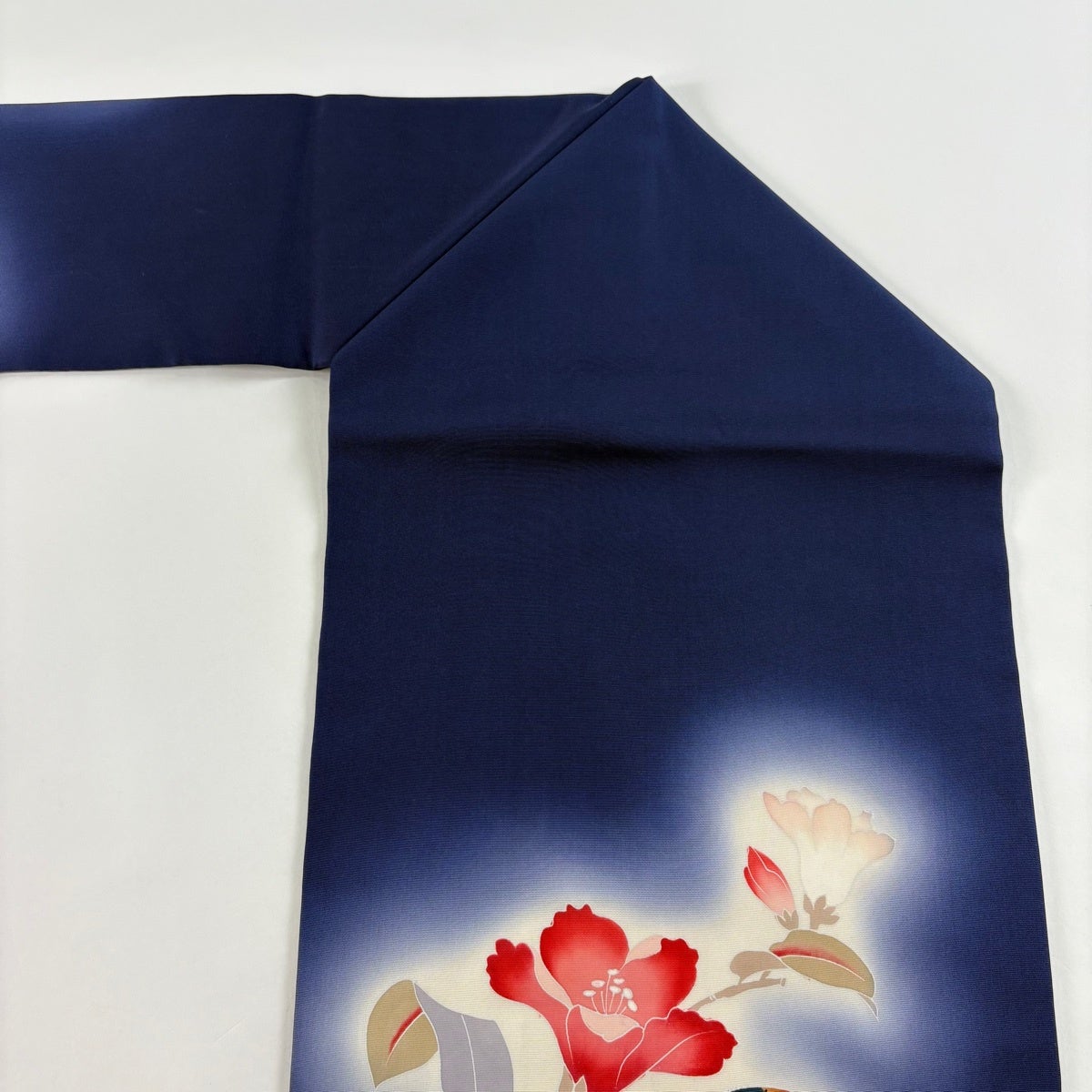 美品】 名古屋帯 秀品 落款あり 枝花 ぼかし 紺色 正絹｜中古・古着
