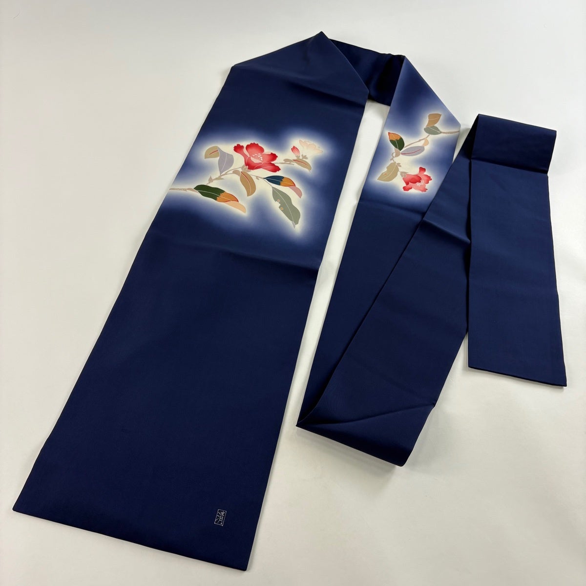 美品】 名古屋帯 秀品 落款あり 枝花 ぼかし 紺色 正絹｜中古・古着