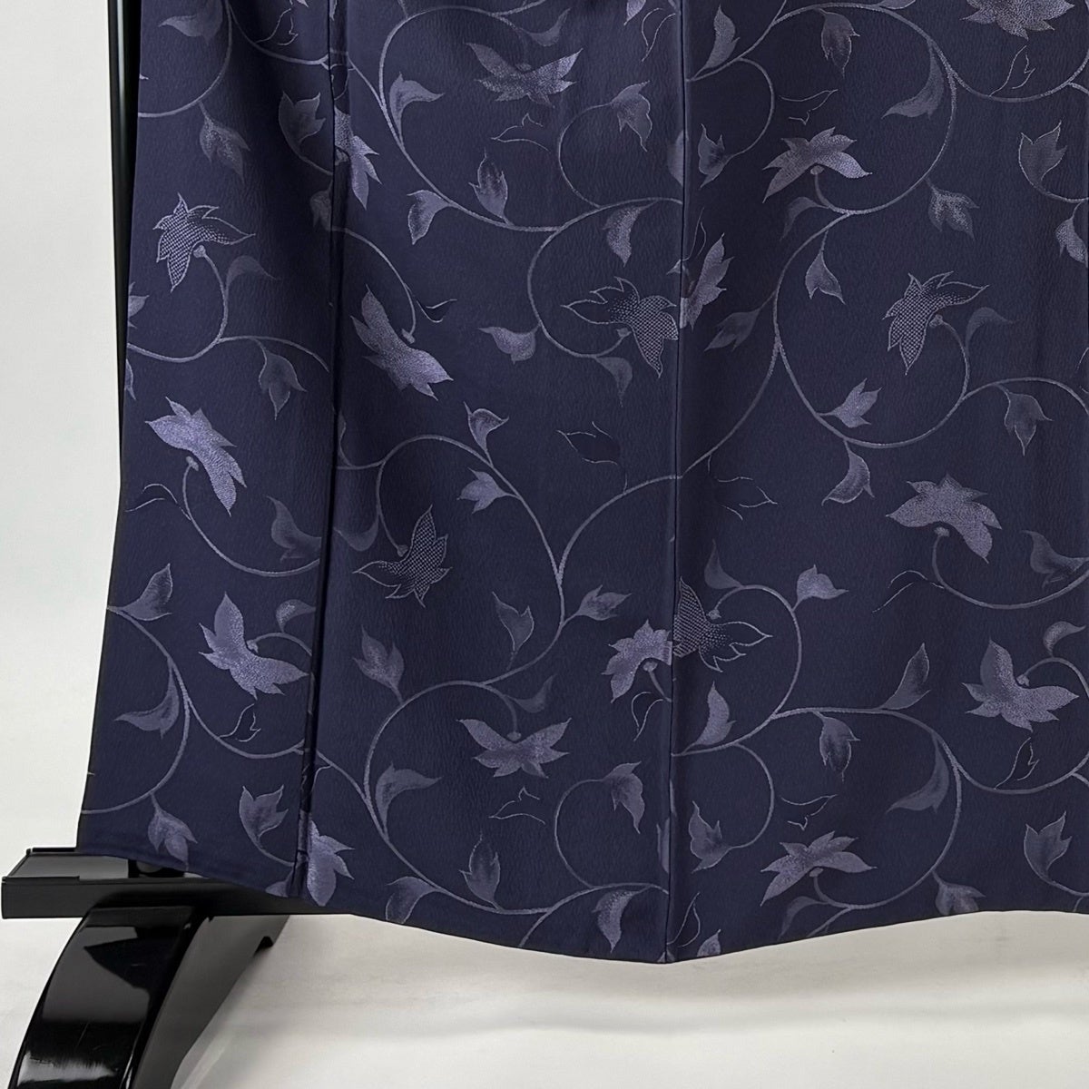 美品】 小紋 身丈160cm 裄丈65.5cm M 袷 花唐草 紫 正絹 名品｜中古