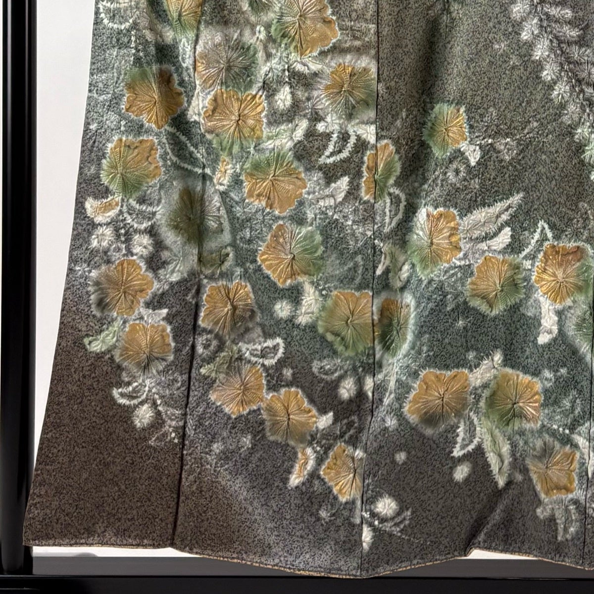 逸品 未使用 しつけ付 正絹 訪問着 身丈154cm 金銀彩 花唐草 暈し 美品】 訪問着 身丈154cm 裄丈62cm S 袷 落款あり 草花 絞り 金銀彩 灰
