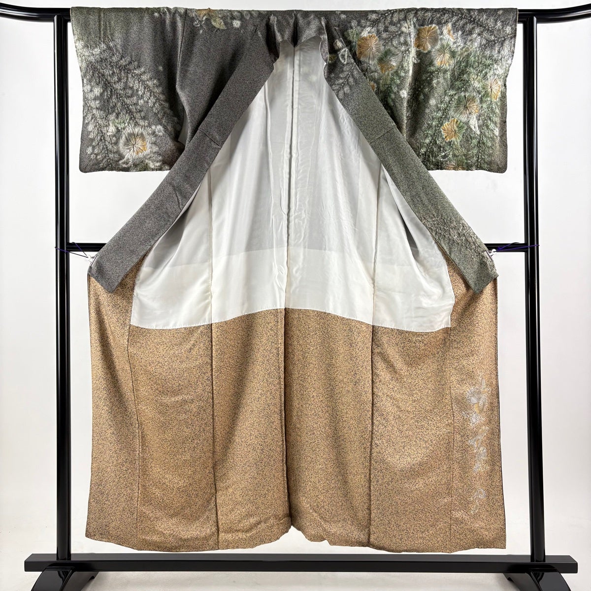 美品】 訪問着 身丈154cm 裄丈62cm S 袷 落款あり 草花 絞り 金銀彩 灰