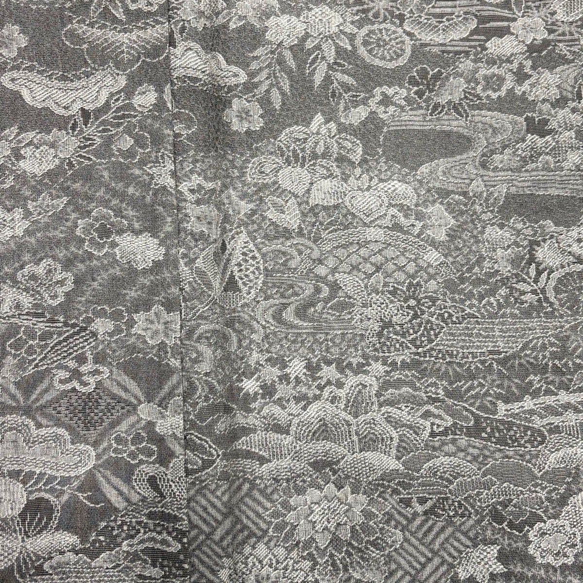小紋 身丈159cm 裄丈68cm L 袷 松 草花 紋意匠 灰色 正絹 名品｜中古