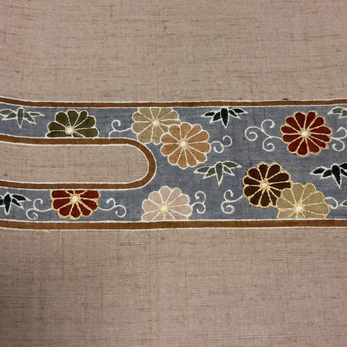 附け下げ(袷)　(紬しゃれ着　杢目絞り櫛紋様　金駒刺繍　錆鉄御納戸色系　裄67) 付下げ 身丈159.5cm 裄丈65cm M 袷 紬地 ヱ霞 菊唐草 金彩 薄小豆 正絹