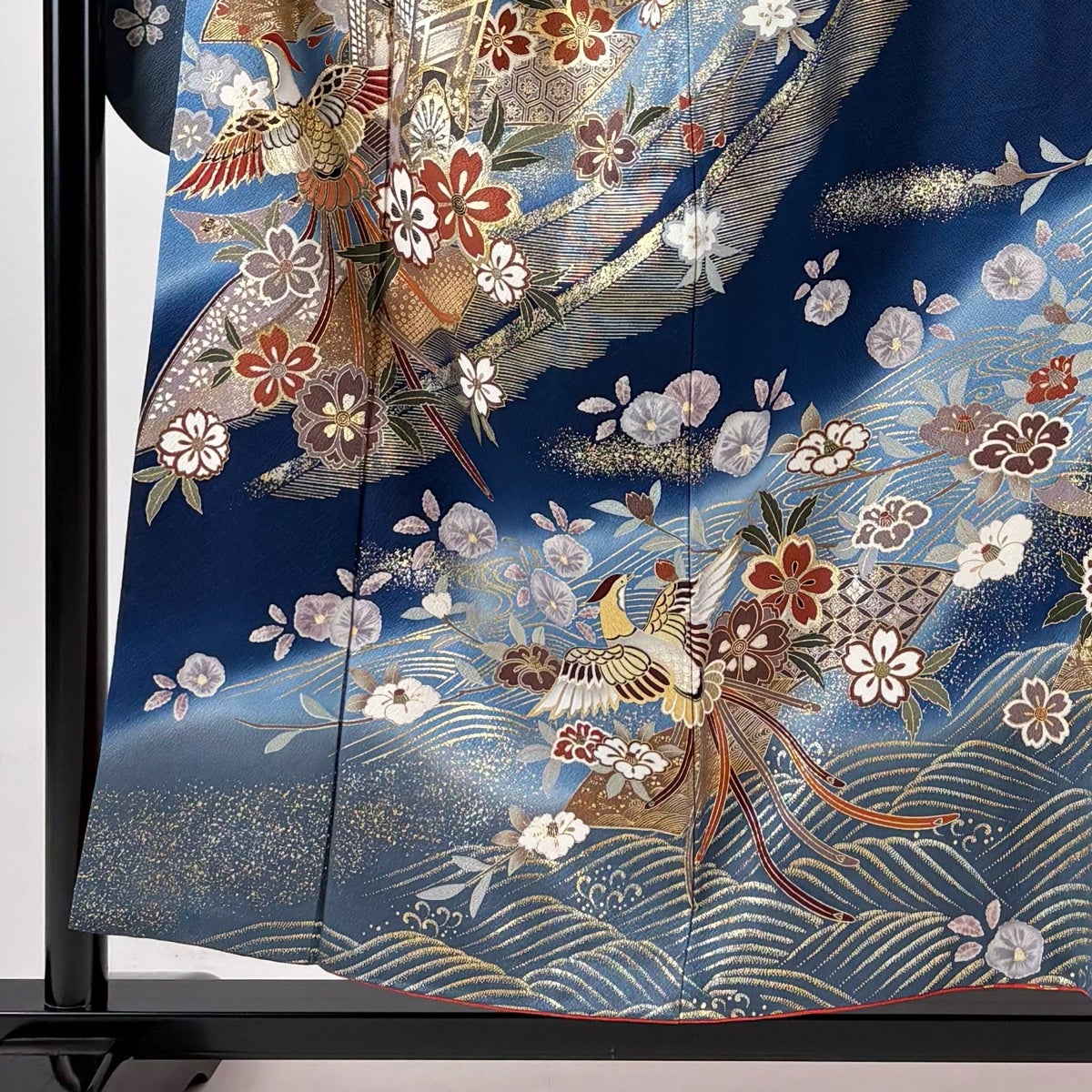 美品】 振袖 身丈155cm 裄丈64cm M 袷 御所車 桜 金糸 金銀彩 紺色