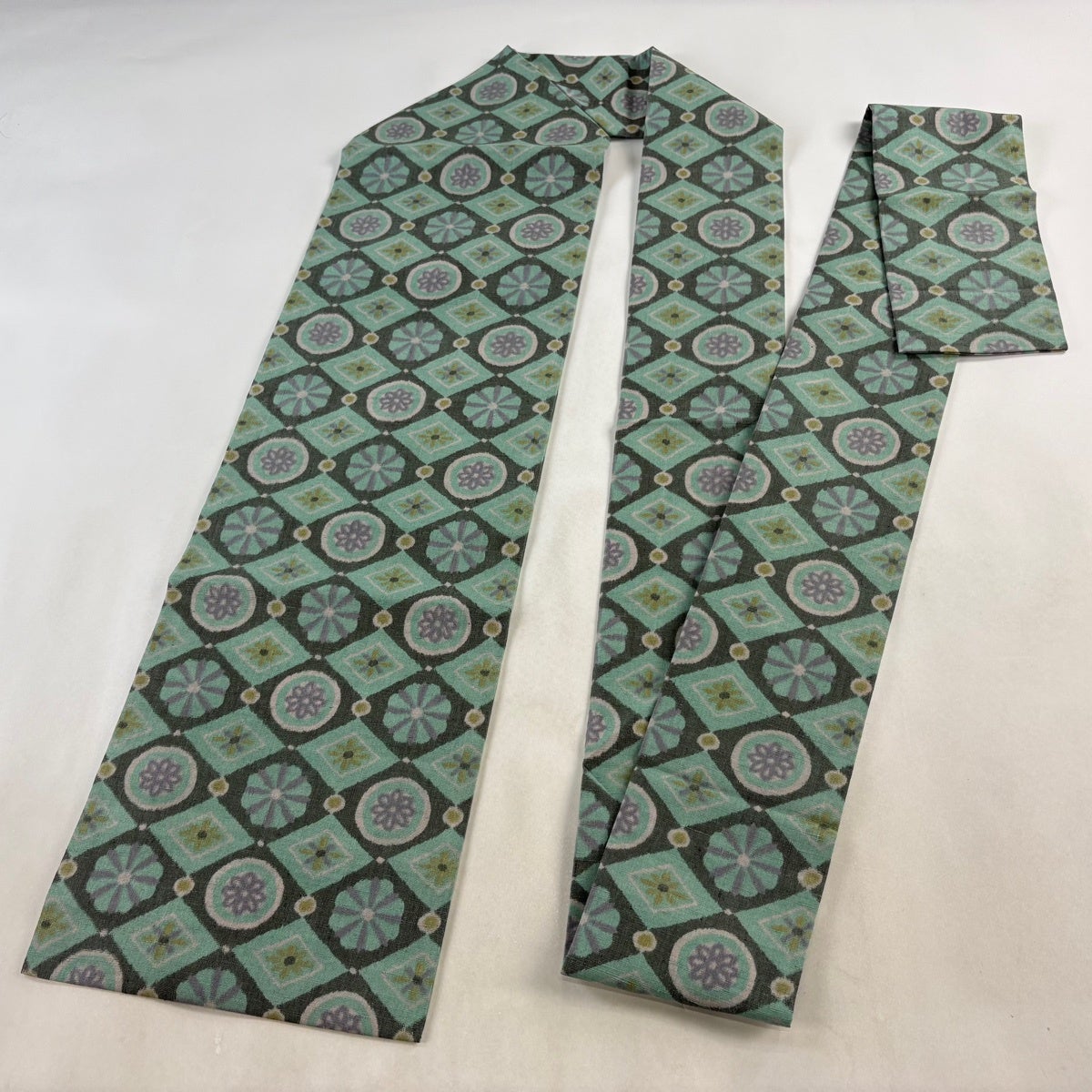 美品】 名古屋帯 逸品 証紙あり 結城紬地 はたおり娘 菱 花柄 薄緑