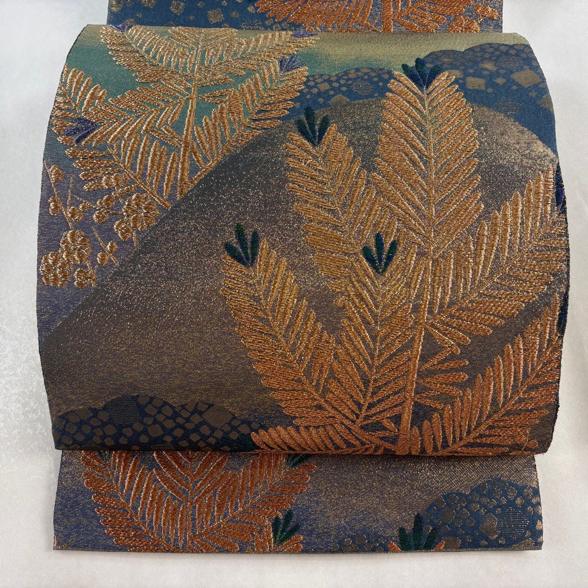 美品】 袋帯 逸品 佐波理 落款あり 外箱付き 遠山祝松文様 箔散らし